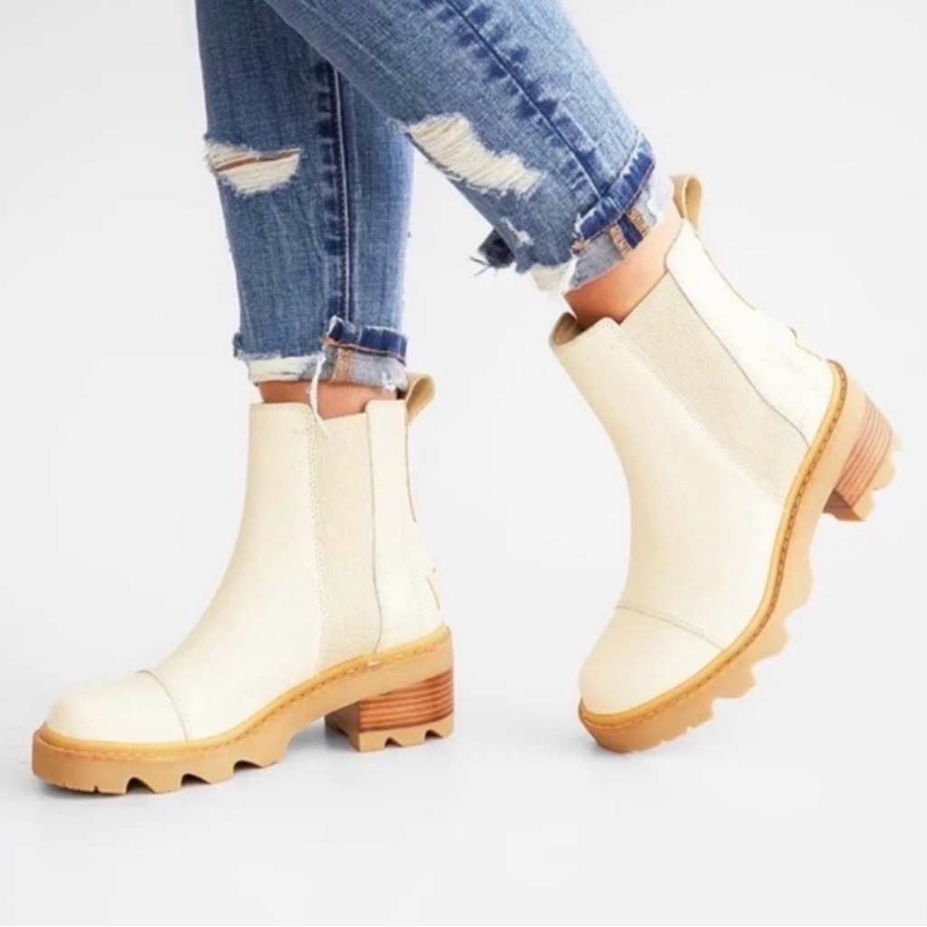 Sorel Joan Now Snake Embossed Chelsea Waterproof Lug Sole Cream Booties Sz 10